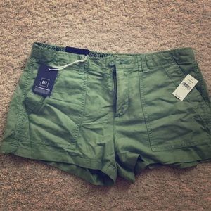 NWT Gap khaki green shorts